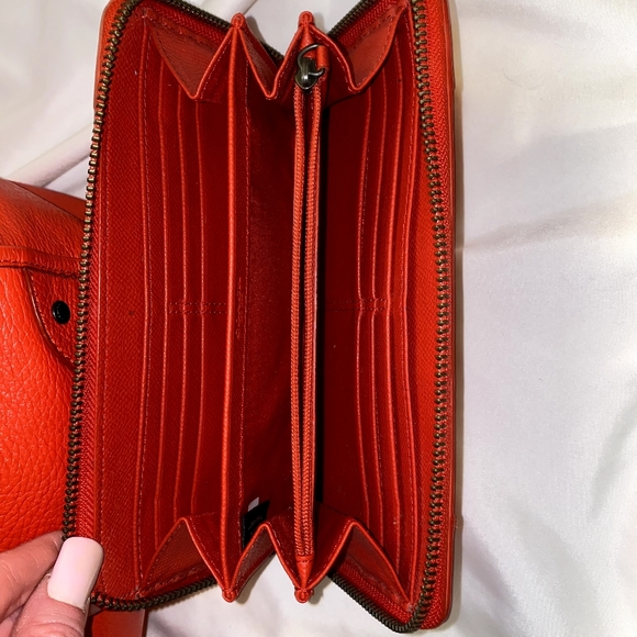 COACH 100% AUTHENTIC LEATHER LARGE MICKEY TOTE - Picture 7 of 11